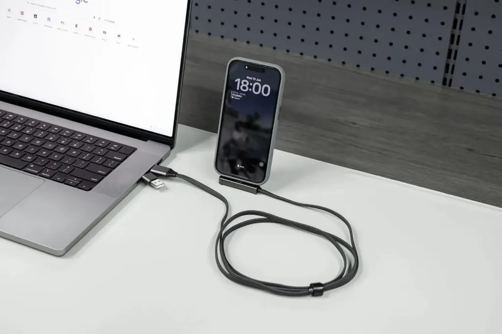 Câble de charge sur bureau