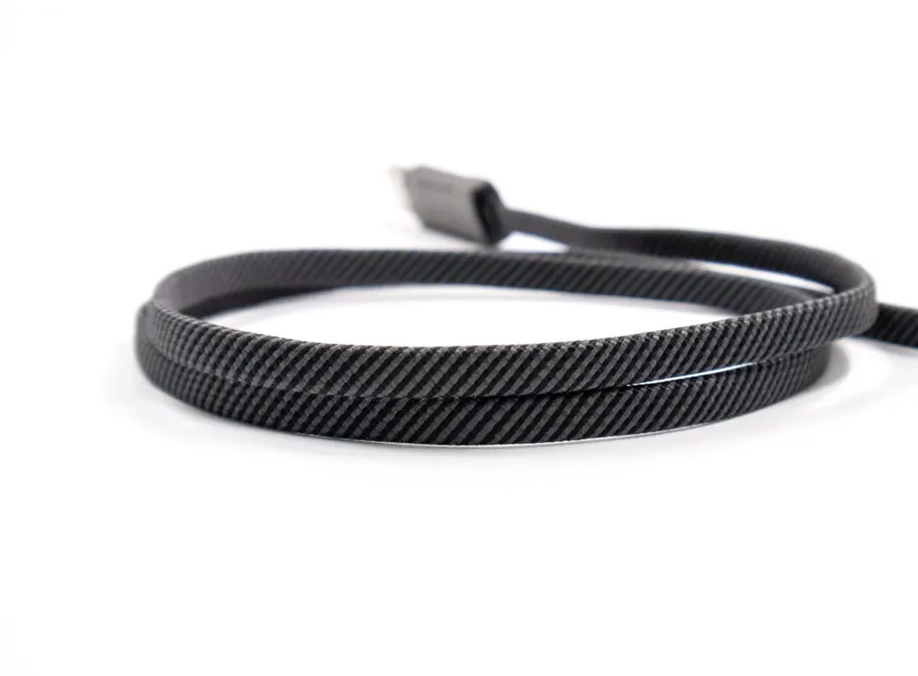 Câble tressé noir enroulé